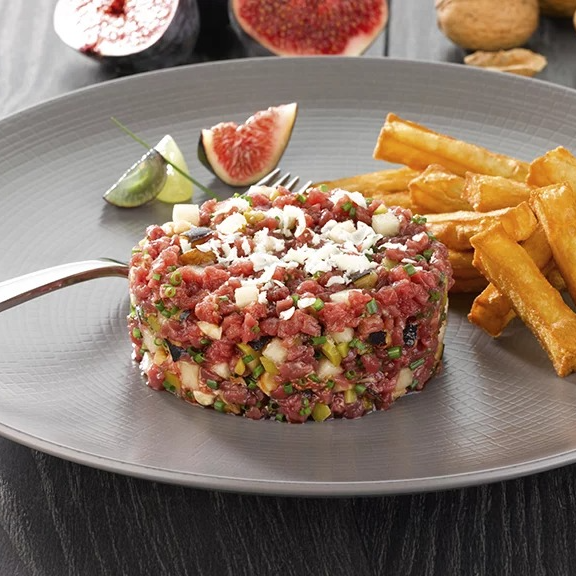 Tartare de bœuf sauce de base au crémeux de raisin Romand’iz